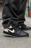 کتونی اسپرت بسکتبال نایکی ایر جردن ۱ لو مشکی کرم (Air Jordan 1 Low)