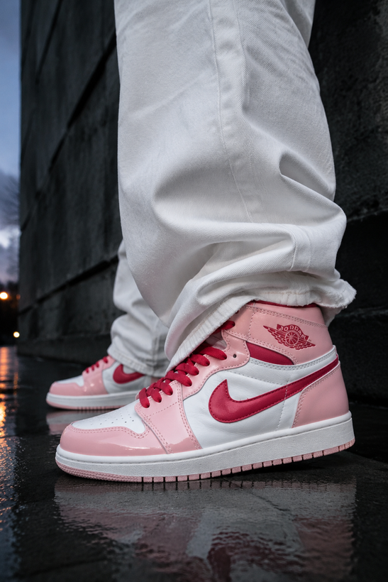کتونی بسکتبال دخترانه ساق دار نایک ایر جردن ۱ صورتی قرمز Nike Air Jordan 1