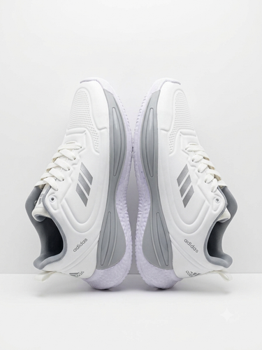 کتونی اسپرت مردانه سفید طوسی آدیداس (Adidas) – مدل روزمره و پیادهروی
