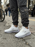 کتونی اسپرت مردانه سفید طوسی آدیداس (Adidas) – مدل روزمره و پیادهروی