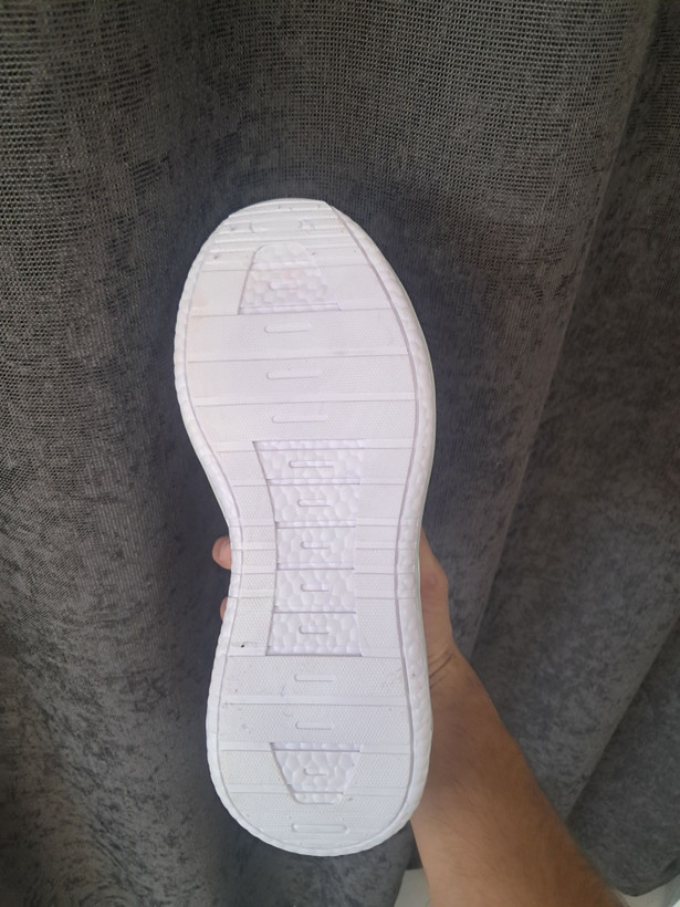 کتونی اسپرت مردانه سفید طوسی آدیداس (Adidas) – مدل روزمره و پیادهروی