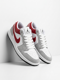 کتونی بسکتبال مردانه نایک ایر جردن 1 طوسی قرمز سفید (Air Jordan 1 Low)