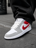کتونی بسکتبال مردانه نایک ایر جردن 1 طوسی قرمز سفید (Air Jordan 1 Low)