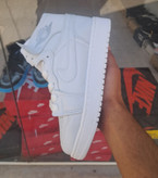 کفش بسکتبال نایکی دخترانه ایر جردن ۱ ساقدار مید تمام سفید - Nike Air Jordan 1 Mid Triple White