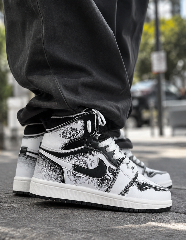 کتونی بسکتبال دخترانه نایکی ایر جردن ساقدار فمیلی مشکی سفید Nike Air Jordan 1