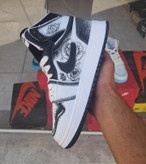 کتونی بسکتبال دخترانه نایکی ایر جردن ساقدار فمیلی مشکی سفید Nike Air Jordan 1