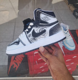 کتونی بسکتبال دخترانه نایکی ایر جردن ساقدار فمیلی مشکی سفید Nike Air Jordan 1