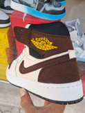 کفش بسکتبال نایکی دخترانه ایر جردن ۱ ساقدار کرم قهوه ای Nike Air Jordan