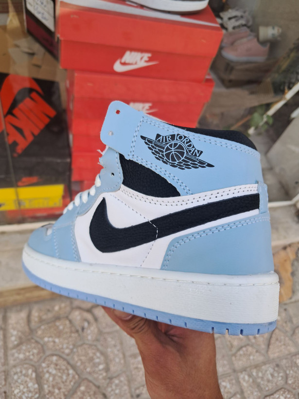 کتونی بسکتبال دخترانه ساق دار نایک ایر جردن ۱ آبی آسمانی (Nike Air Jordan 1 University Blue)