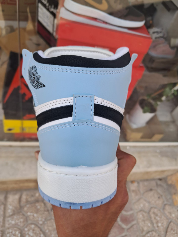 کتونی بسکتبال دخترانه ساق دار نایک ایر جردن ۱ آبی آسمانی (Nike Air Jordan 1 University Blue)
