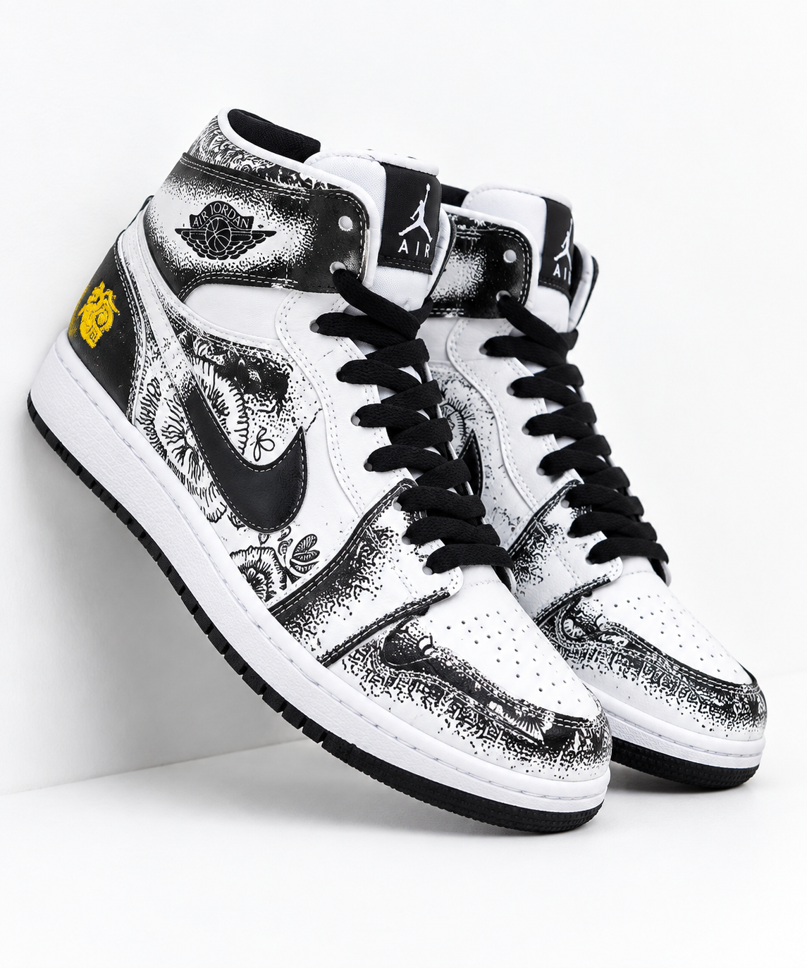 کتونی بسکتبال دخترانه نایکی ایر جردن ساقدار فمیلی مشکی سفید Nike Air Jordan 1