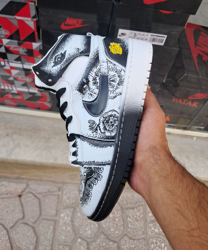 کتونی بسکتبال دخترانه نایکی ایر جردن ساقدار فمیلی مشکی سفید Nike Air Jordan 1
