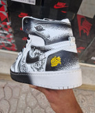 کتونی بسکتبال دخترانه نایکی ایر جردن ساقدار فمیلی مشکی سفید Nike Air Jordan 1