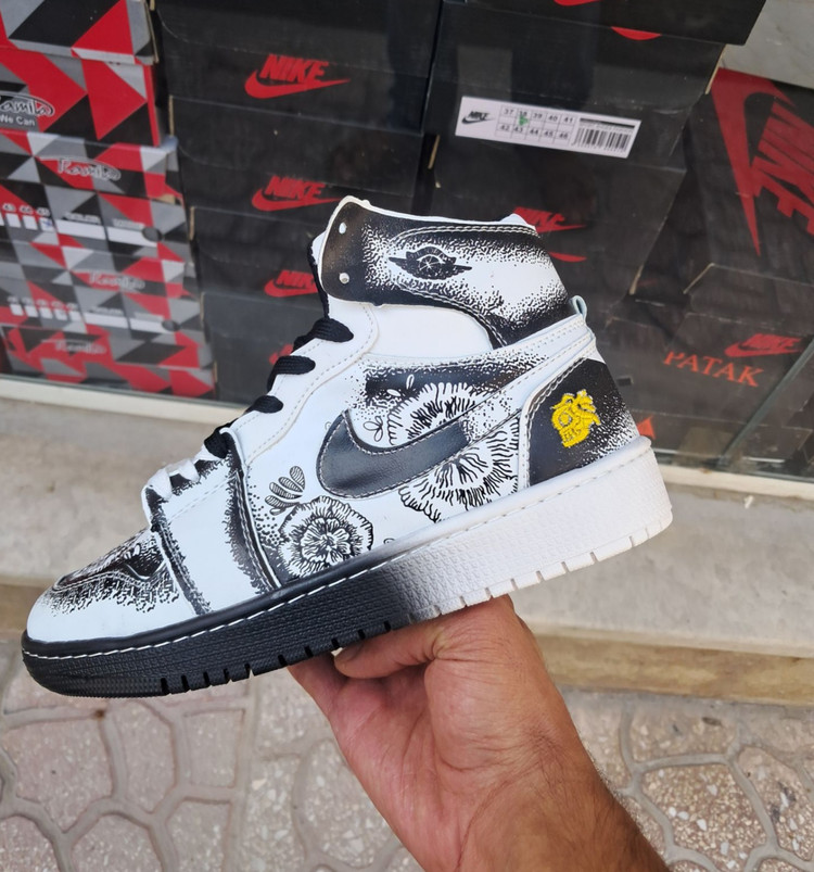 کتونی بسکتبال دخترانه نایکی ایر جردن ساقدار فمیلی مشکی سفید Nike Air Jordan 1