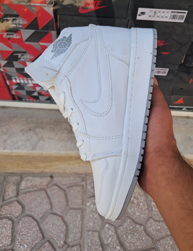 کفش بسکتبال نایکی دخترانه ایر جردن ۱ ساقدار مید تمام سفید - Nike Air Jordan 1 Mid Triple White