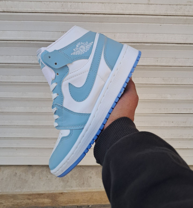 کتونی بسکتبال دخترانه ساق دار نایک ایر جردن ۱ آبی آسمانی (Nike Air Jordan 1 University Blue)
