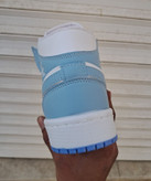 کتونی بسکتبال دخترانه ساق دار نایک ایر جردن ۱ آبی آسمانی (Nike Air Jordan 1 University Blue)